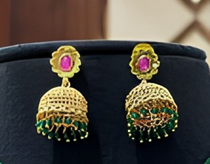 Attrayant haute qualité perle Design plaqué or Kundan tour de cou ensemble boucles d'oreilles pour femmes Designer bijoux pour vêtements de mariage - Product Image 2