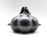 Grand rôtissoire à ail en fonte marron pré-culottée, idéale pour four de cuisine ou barbecue