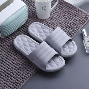 Chaussons d'extérieur respirants antidérapants en PVC à semelle souple pour hommes – Été - Product Image 1