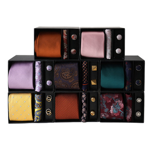 Set regalo da tre pezzi con collo in seta e design personalizzato collezione esclusiva di lunghezza regolabile - Product Image 3