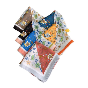 Foulard Estivo Bicolore 70x70cm con Stampa Floreale, Accessorio Moda Leggero - Product Image 1