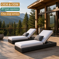 Chaise longue d'extérieur confortable et luxueuse en teck et aluminium avec cadre en rotin PE, coussin réglable, durable et de qualité commerciale