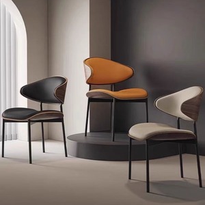 Chaise de salle à manger moderne de style nordique, luxe léger, structure en bois massif, coussin en cuir, dossier incurvé, pieds en métal, pour la maison, le restaurant, le bistrot - Product Image 2