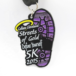 Médaille de finisseur de course à pied personnalisée 15k, creuse, en forme de <span class=keywords><strong>chaussure</strong></span> de sport, avec ruban, à prix abordable - Product Image 3