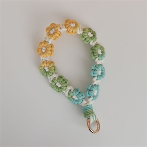 Porte-clés Macramé Bohème Mignon Fait Main avec Fleur, Dragonne de Poignet Tressée pour Clés, Bracelet Porte-clés pour Femmes - Product Image 3