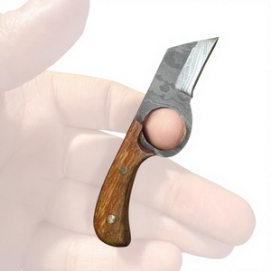 Couteau de chasse et de survie à lame fixe mini, forgé à la main en acier Damas de haute qualité, pointe tombante, manche en résine OEM - Product Image 4