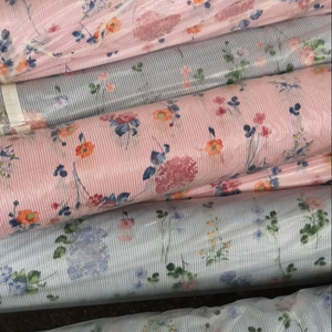 Lote de existencias de tela: Algodón, estampado Seersucker, tejido de 58" - Product Image 1