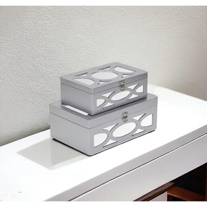 Set di due scatole di immagazzinaggio di gioielli in argento ovale specchio rotolo HMS Design - Product Image 1