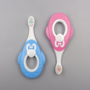 Cepillo de dientes personalizado con diseño de pingüino para bebés y niños pequeños con cerdas ultrafinas de nanotecnología, cepillo manual seguro. - Product Image 2