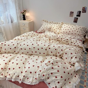 Set di Biancheria da Letto in Cotone Coreano a 4 Pezzi con Volant e Pizzo, Copripiumino in Morbido Cotone Lavato con Stampa di Cuori - Product Image 1