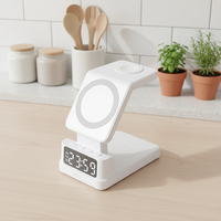 5-in-1 draadloze opladerstandaard met LED digitale wekker, 15W magnetisch oplaadstation voor slaapkamer en kantoor