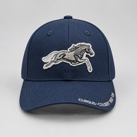 Casquette de baseball équestre 5 panneaux avec broderie 3D en relief, sportive, bleu marine et blanc, pour club d'équitation, en sergé de coton structuré CE