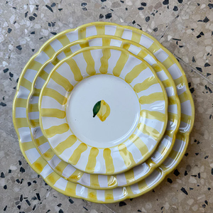 <span class=keywords><strong>Assiette</strong></span> en <span class=keywords><strong>céramique</strong></span> <span class=keywords><strong>italienne</strong></span> peinte à la main, motif citron, bord festonné coloré, vaisselle en grès, vente en gros OEM, assiettes en <span class=keywords><strong>céramique</strong></span> citron - Product Image 3