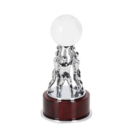 Trophées et récompenses de football en cristal avec base ronde en bois