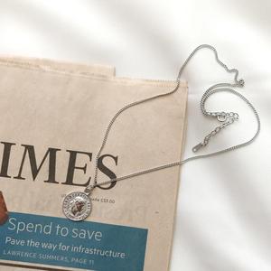 Collier Vintage en or plaqué argent 14K avec pendentif, bijou de monnaie de la reine d'écolière - Product Image 4