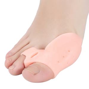 Big Toe Corrector Glätte isen Atmungsaktiver Daumen Valgus Protector Silikon gel Fuß finger Separator Fuß massage gerät - Product Image 4