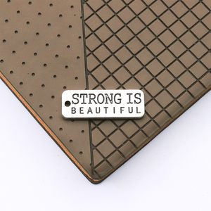 Vintage antiguo plateado dos lados grabado rectángulo estampado hermoso más fuerte que ayer colgante inspirar joyería DIY - Product Image 3