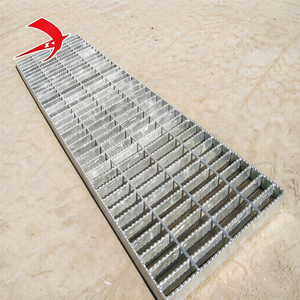 Grille en <span class=keywords><strong>acier</strong></span> <span class=keywords><strong>galvanisé</strong></span> 30x3 à prix d'usine pour usage extérieur, idéale pour les jardins, les routes et les allées. - Product Image 5