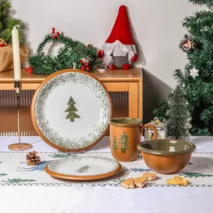 Noel partisi restoran el-boyalı sofra eski yemek seramik yemek tabakları yemek seti