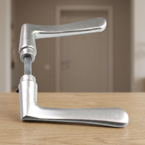Manijas de aluminio para puertas y ventanas al por mayor: Herrajes de repuesto duraderos y ligeros para uso residencial, disponibles para la venta. - Product Image 2