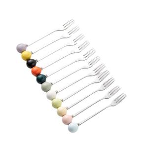 <span class=keywords><strong>Fourchettes</strong></span> <span class=keywords><strong>à</strong></span> fruits <span class=keywords><strong>à</strong></span> <span class=keywords><strong>dessert</strong></span> en acier inoxydable avec support de base en <span class=keywords><strong>forme</strong></span> de fromage en céramique - Product Image 5