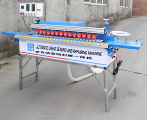 Machine <span class=keywords><strong>de</strong></span> chantournage et <span class=keywords><strong>de</strong></span> découpe <span class=keywords><strong>de</strong></span> chants en ligne droite avec alimentation automatique par plateau auxiliaire étendu et égalisation des extrémités <span class=keywords><strong>pour</strong></span> la réparation - Product Image 1