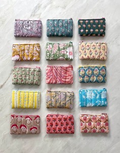 Sac de messager pour femme en coton matelassé avec logo personnalisé en gros, étui à monnaie de voyage avec poches de protection, pochette à bijoux - Product Image 1