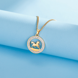 <span class=keywords><strong>Collana</strong></span> con <span class=keywords><strong>Ciondolo</strong></span> <span class=keywords><strong>Cavallo</strong></span> in Corsa Myshape, in Acciaio Inossidabile con Strass, Girocollo per Amanti dei Cavalli, Gioielli Natalizi - Product Image 4