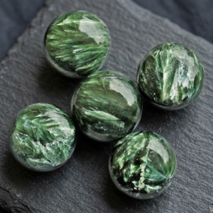 Pierre de Sérpentine Verte Ronde Polie Naturelle de Haute Qualité pour la Fabrication de Bijoux, Boucles d'Oreilles, Pierre Précieuse en Vrac en Promotion ! - Product Image 3
