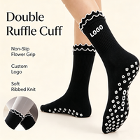 Chaussettes de yoga et de Pilates personnalisées anti-transpiration pour l'automne, avec grip antidérapant et broderie de petit logo, idéales pour l'entraînement