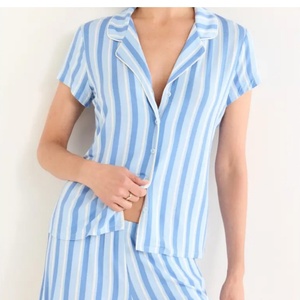 Ensemble de vêtements de détente pour femmes, tissu en rayonne, ensemble de pyjama à manches courtes pour femmes, logo personnalisé, vêtements de maison - Product Image 1
