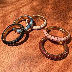Bracelet Tendance Luxe Léger en Alliage Plaqué Or, Design Goutte d'Huile Irrégulier, Vente en Gros Usine 2026 - Product Image 2
