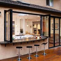 Fenêtre pliante verticale en accordéon en aluminium moderne avec verre trempé, fenêtres pliantes approuvées pour les ouragans, extérieur