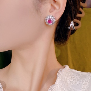 Boucles d'oreilles tendance en cuivre écologique plaqué rhodium, zircon rose taille rose 10*10mm, motif floral de haute qualité pour un charme féminin - Product Image 6
