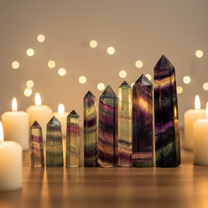 Pierre de massage en fluorite arc-en-ciel gravée en gros, pierre de guérison moderne, cadeau unique pour la <span class=keywords><strong>famille</strong></span> et les amis - Product Image 1