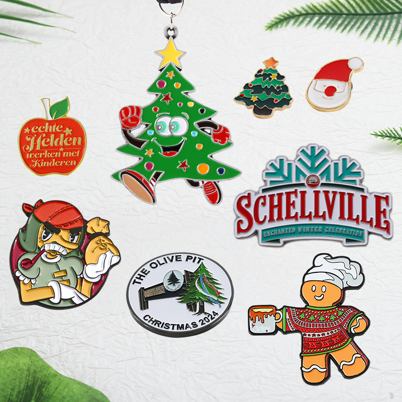 Ornamenti di natale casuali come campioni