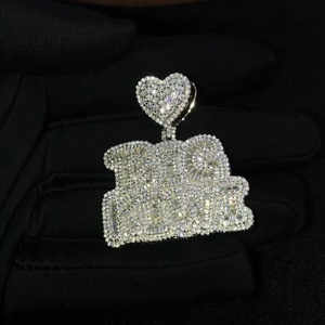 ชื่อที่กําหนดเอง Iced Out ตัวอักษรเงิน Vvs Moissanite เพชรบุคลิกภาพที่กําหนดเองแกะสลักโลโก้จี้สี่เหลี่ยมสําหรับผู้ชาย - Product Image 1