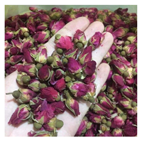 Mini-bouquets de roses séchées, pétales de rose aromatiques comestibles, fleurs entières et jeunes bourgeons pour mélanges de thé en vrac et pâtisserie