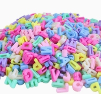 Lot de 100 perles acryliques creuses en forme de lettres, couleur claire, petites perles pour bracelet DIY, pendentif, accessoires de bijoux, vente en gros