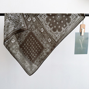 Khăn quàng cổ polyester mềm mại, chất liệu như vải cotton lanh, kiểu dáng thanh lịch, hình vuông, họa tiết in dành cho nữ, kích thước 68*68cm, nhận đặt hàng ODM/OEM - Product Image 3