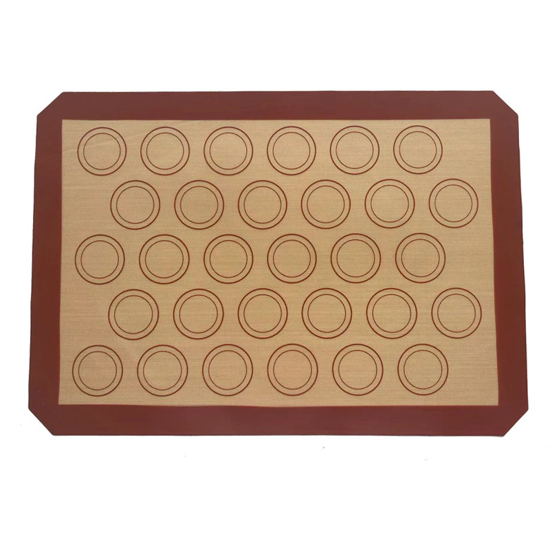 42*29,5 cm [30 cercles de coins rouges]