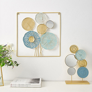 Nordische Blumen Metall Wanddeko – Moderne Goldakzente Kunst für Schlafzimmer und Wohnzimmer – Luxuriöse Hängende Wohnaccessoires - Product Image 3