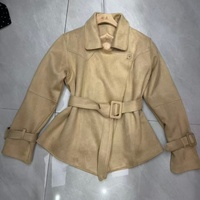 Veste en Faux Daim Premium avec Ceinture pour Femmes, Coupe Asymétrique, Boutons, Vêtement d'Extérieur Court en Marron Camel