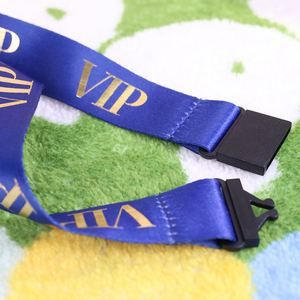 Lanière personnalisée en polyester souple avec boucle de sécurité promotionnelle, impression dorée sur mesure du logo - Product Image 5