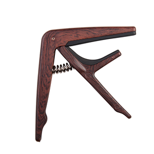 คาโป้กีตาร์พลาสติกเหล็กคุณภาพสูงหลากสีแบบพกพาสำหรับกีตาร์โปร่งและกีตาร์ไฟฟ้าจากโรงงานขายส่ง - Product Image 1