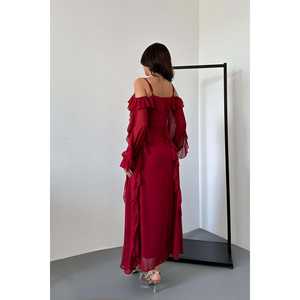 ชุดราตรีสีแดงเบอร์กันดีแบบขายส่ง กระโปรงบานระบายชีฟองสั้น ประดับเลื่อม แต่งระบายหลายชั้น ประดับมุกและคริสตัล ยาวกรอมพื้น สำหรับไซส์ XS - Product Image 1