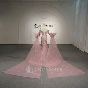 ชุดราตรีงาน Quinceanera สีชมพูอ่อน รุ่น Gt26069 แขนยาว คอวีทรงบอลกาวน์ ยาวลากพื้น ประดับลูกปัด แต่งลูกไม้ ผ้าทูลล์ ชายกระโปรงแบบ Chapel - Product Image 5