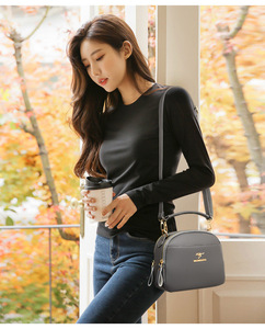 Sac fourre-tout décontracté à la mode pour femmes avec fermeture à glissière en cuir PU souple et durable imperméable grande capacité - Product Image 2