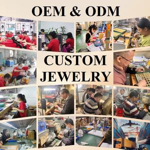 Liontin Huruf Awal CZ Baguette Putih Personal Ukuran Besar Kalung Custom Perhiasan Kuningan Berkualitas Tinggi - Product Image 4