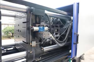 Machine de moulage par injection Highshine 208 tonnes Carreaux de sol de <span class=keywords><strong>garage</strong></span> Carreaux à emboîter Making Machine Machines <span class=keywords><strong>en</strong></span> plastique - Product Image 6